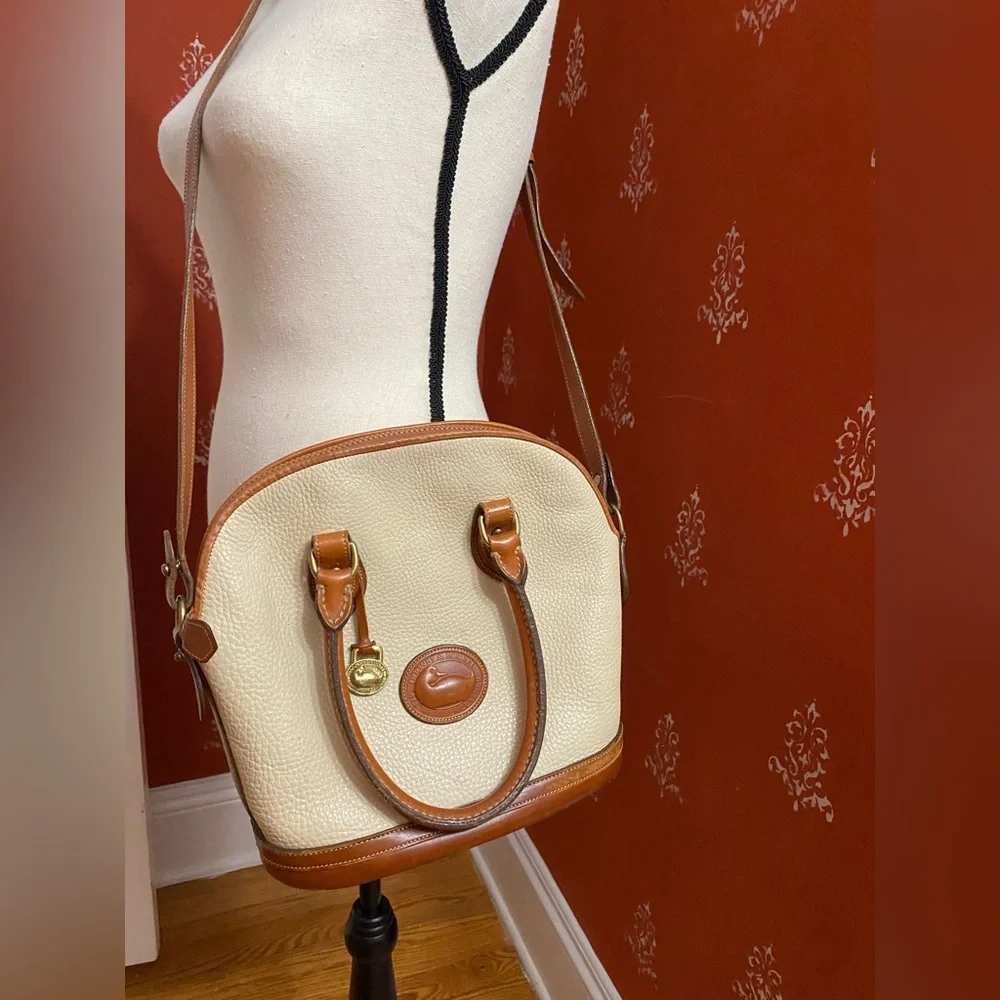 Dooney & Bourke cream leather purse - Picture 2 of 10